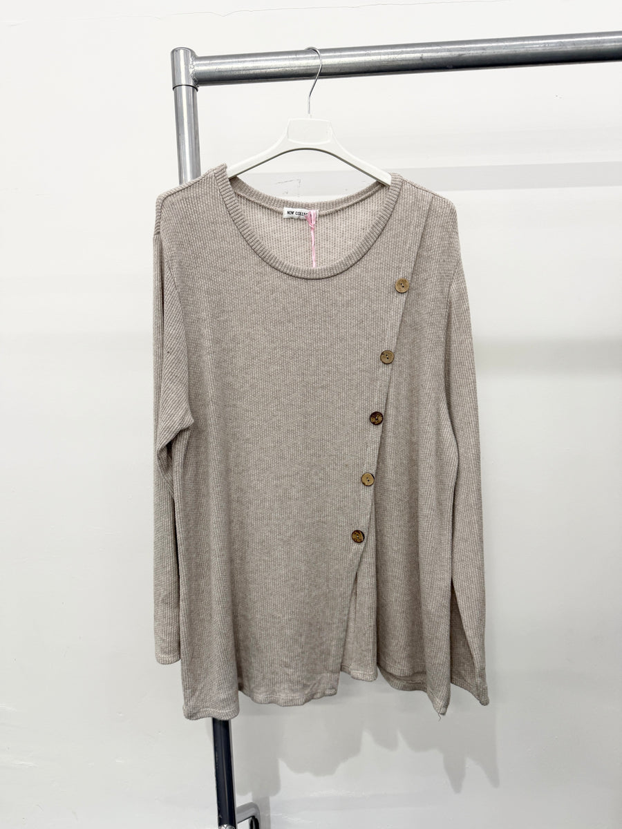 WOOL BLEND LIGHTWEIGHT KNIT TOP WITH DECORATIVE WOODEN BUTTONS