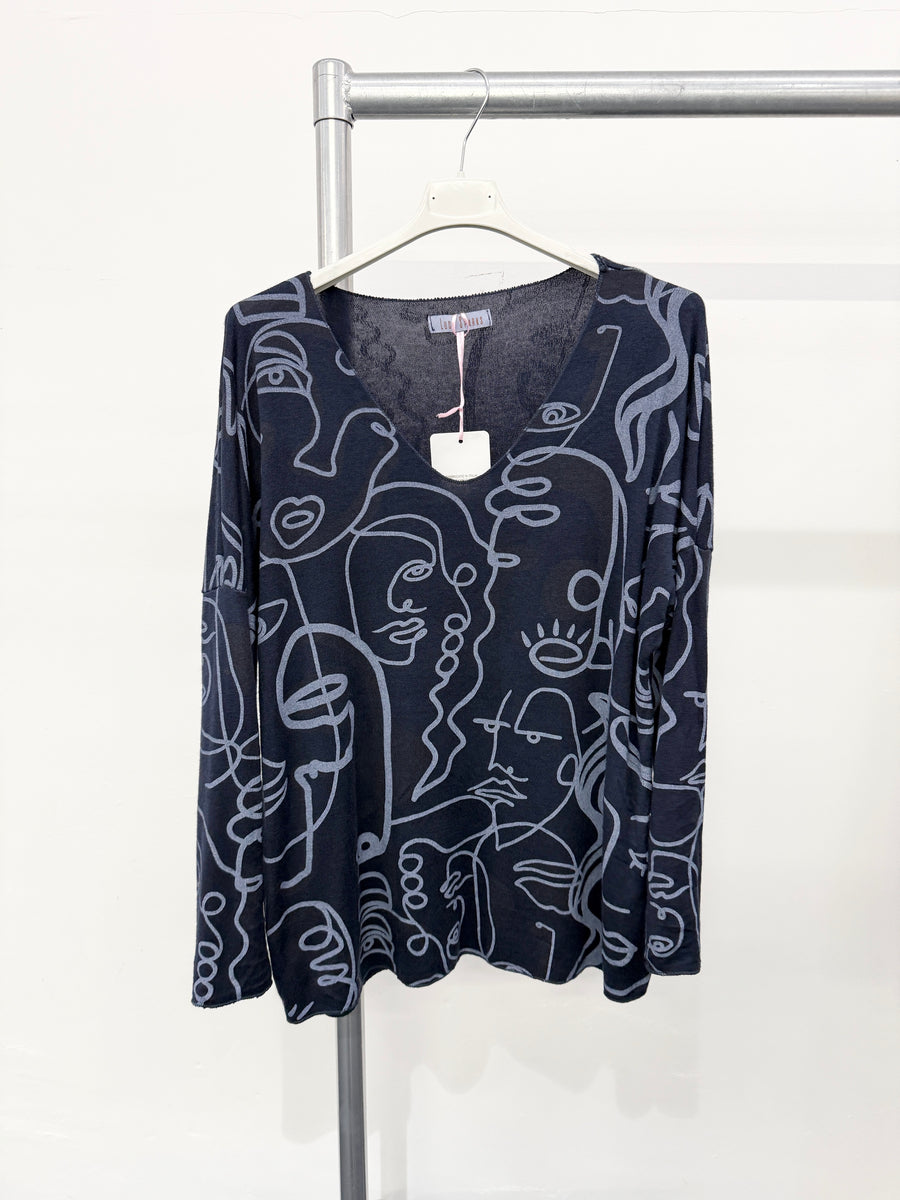 LIGHTWEIGHT KNIT TOP WITH ART PRINT DESIGN ALL OVER