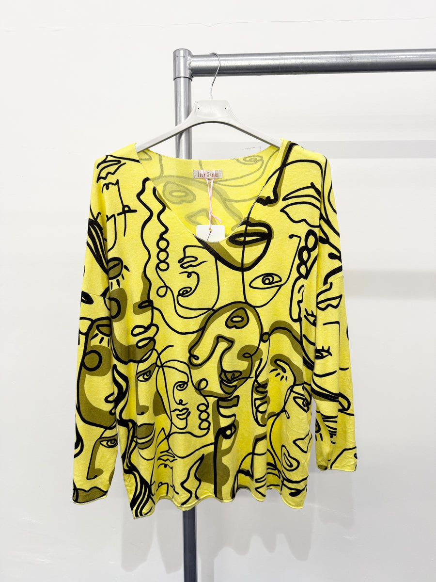 LIGHTWEIGHT KNIT TOP WITH ART PRINT DESIGN ALL OVER