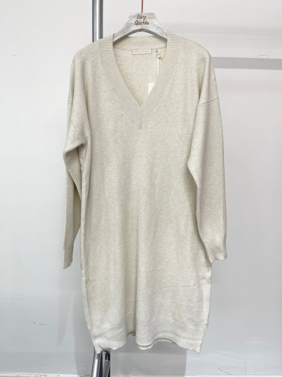 SOFT KNIT V NECK DRESS