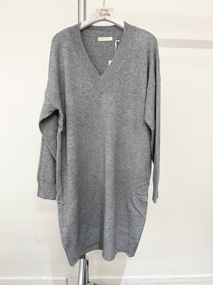 SOFT KNIT V NECK DRESS