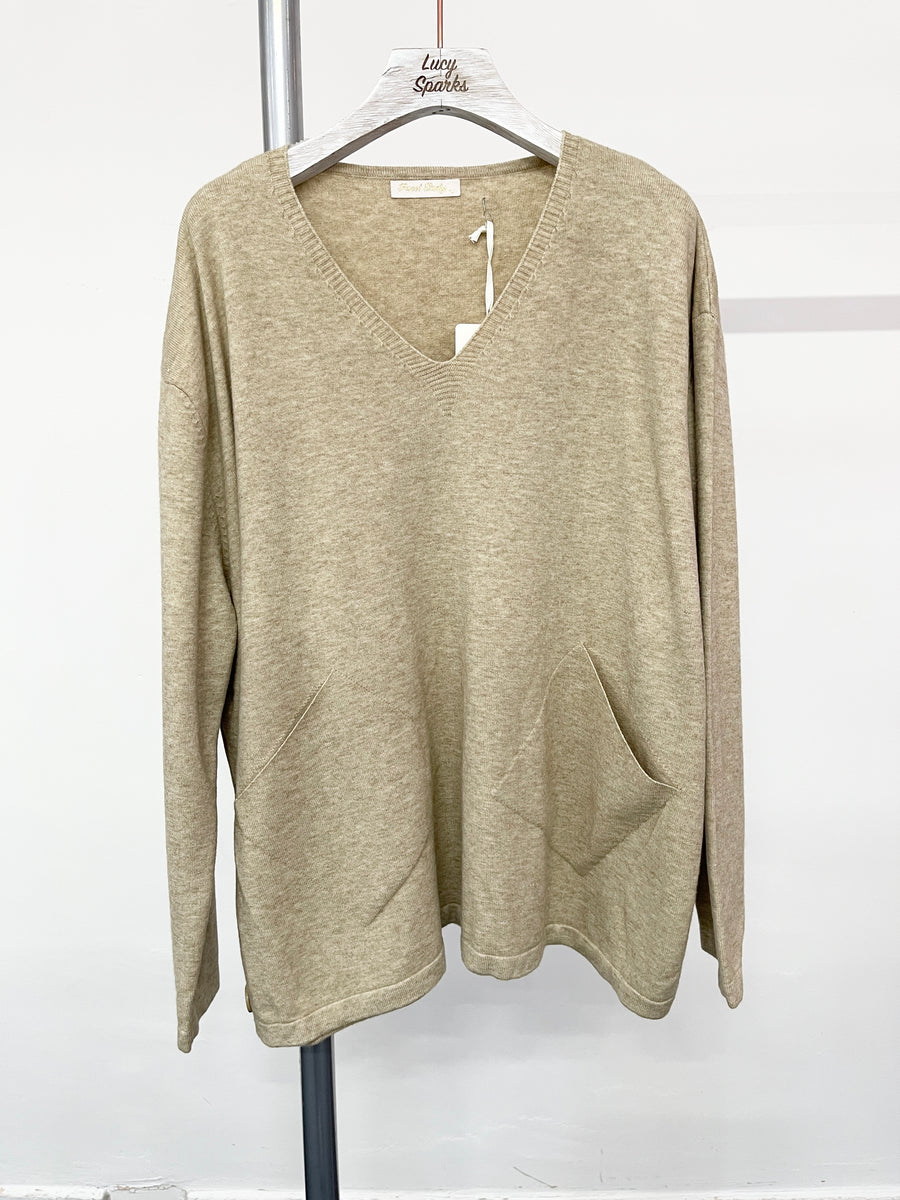 Soft Knit Plus Size Jumper with V-Neck, Front Pockets, and Decorative Side Buttons