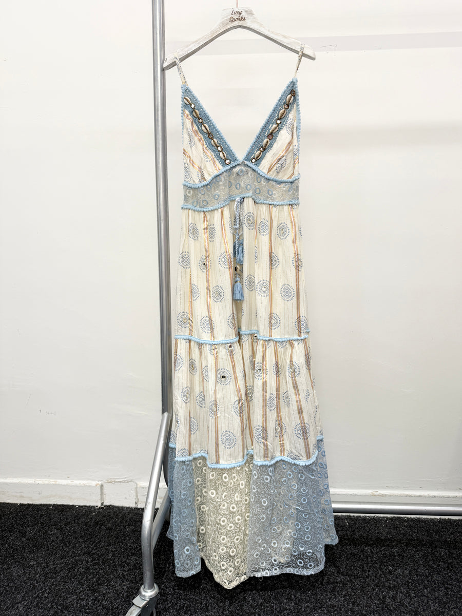 STRAP SHOULDER MAXI DRESS. FULLY PRINTED WITH LACE DETAILS. EMBELLISHED NECKLINE AND TASSEL TIE ON WAIST