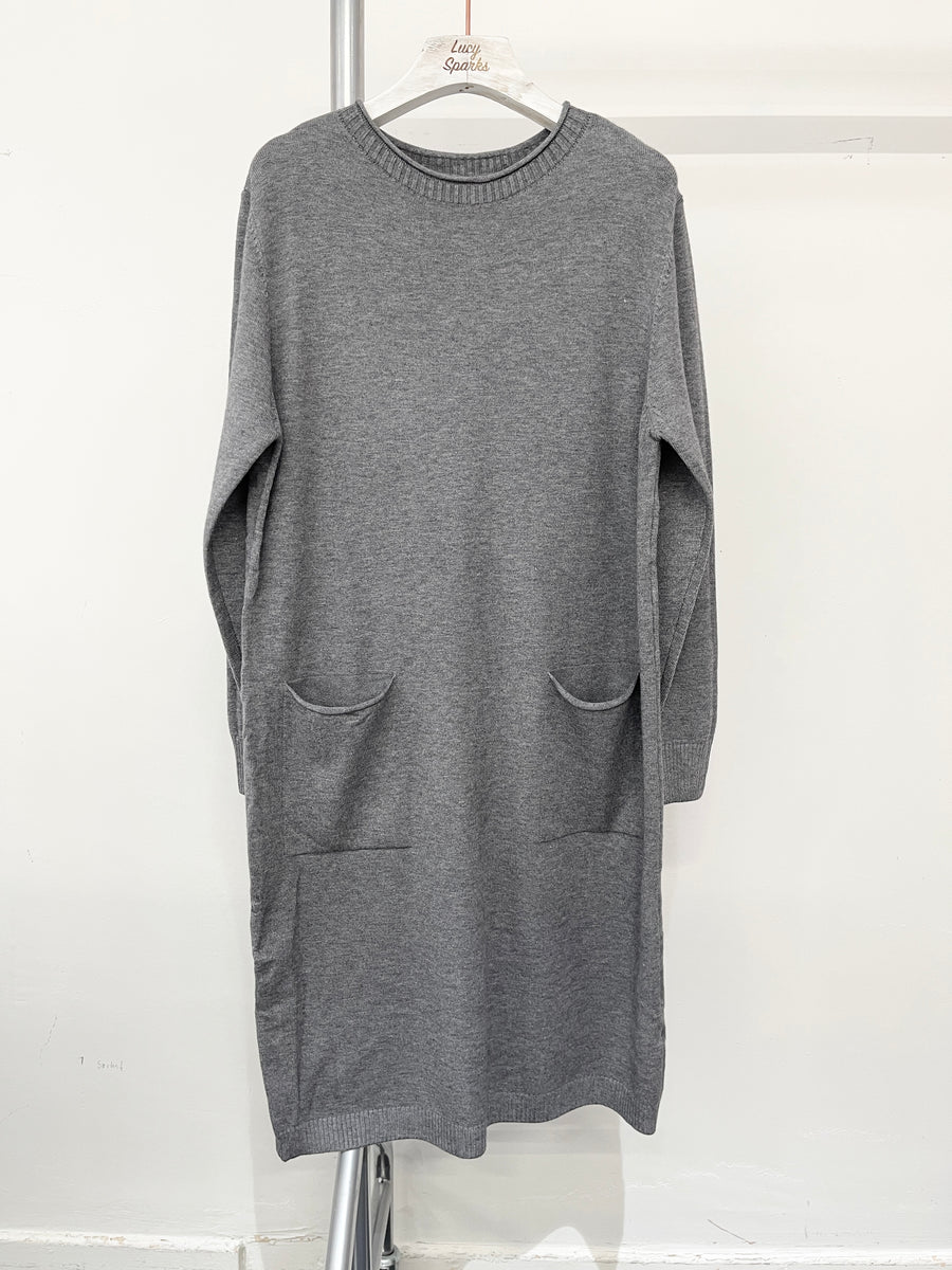 SOFT KNIT MIDI DRESS WITH FRONT POCKETS AND BUTTONS ALONG THE CENTRE BACK