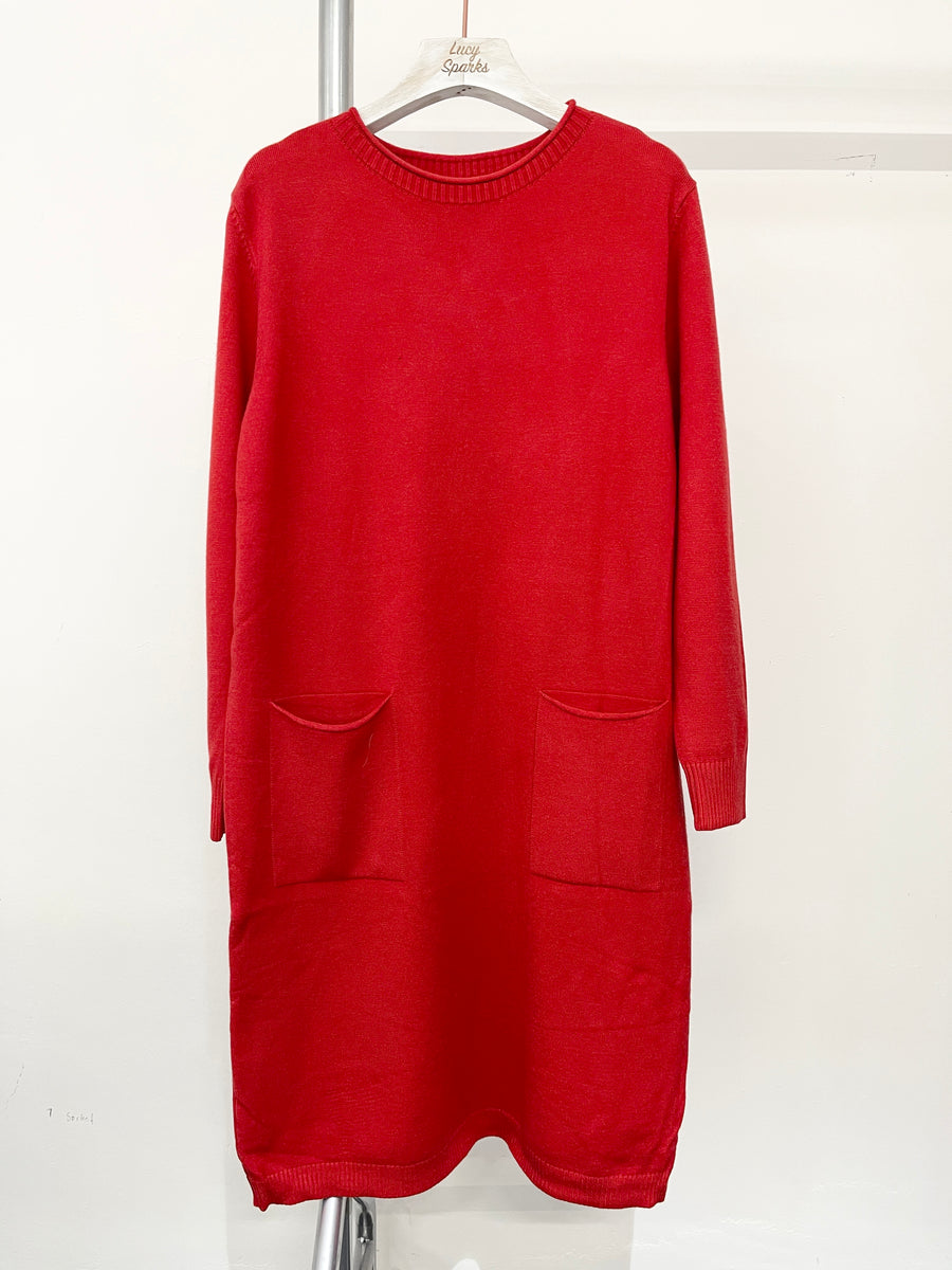 SOFT KNIT MIDI DRESS WITH FRONT POCKETS AND BUTTONS ALONG THE CENTRE BACK