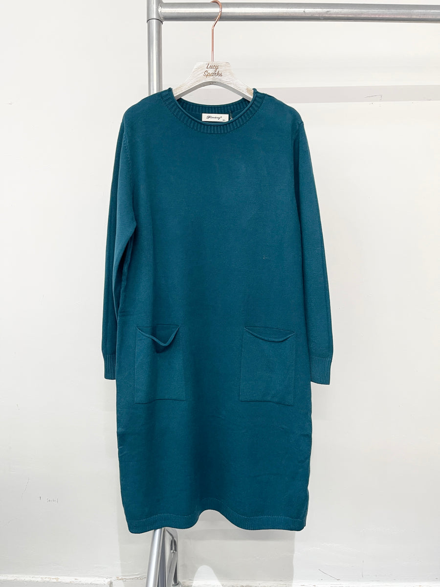 SOFT KNIT MIDI DRESS WITH FRONT POCKETS AND BUTTONS ALONG THE CENTRE BACK