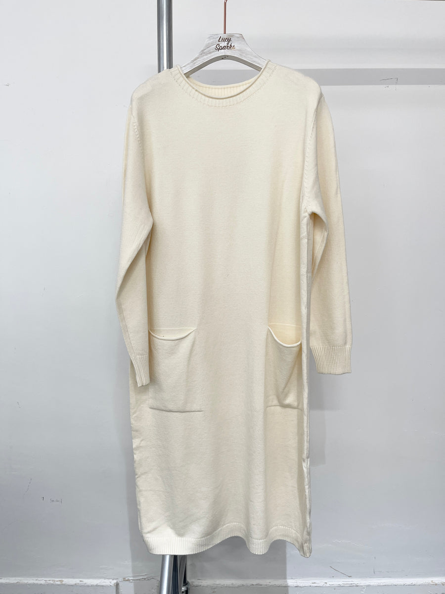 SOFT KNIT MIDI DRESS WITH FRONT POCKETS AND BUTTONS ALONG THE CENTRE BACK