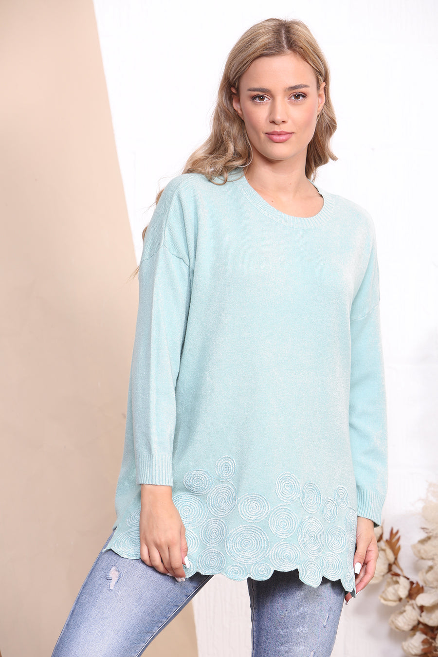 Long sleeve jumper with spiral pattern