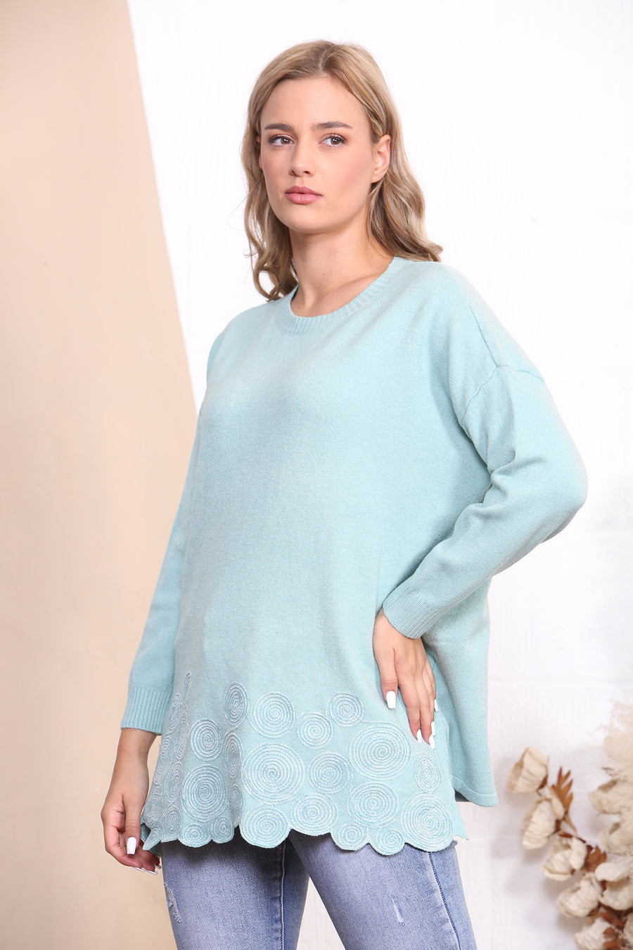 Long sleeve jumper with spiral pattern