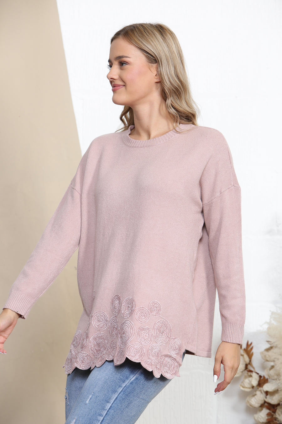 Long sleeve jumper with spiral pattern