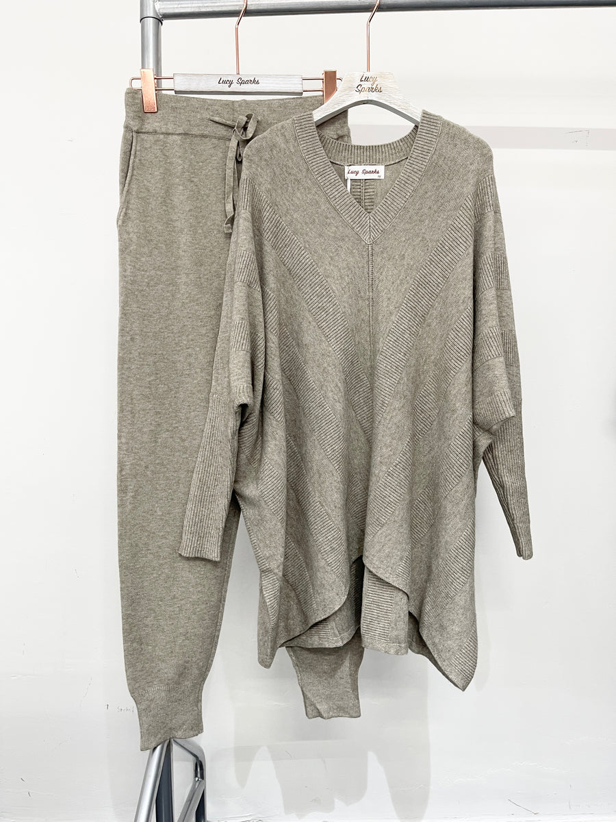 Premium Knit Oversized v Neck Ribbed Design Jumper Matched With Trousers With Pockets, Elasticated Waist And Waist Tie