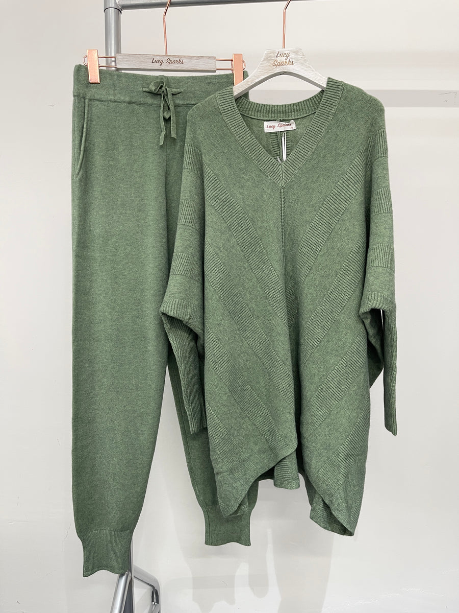 Premium Knit Oversized v Neck Ribbed Design Jumper Matched With Trousers With Pockets, Elasticated Waist And Waist Tie