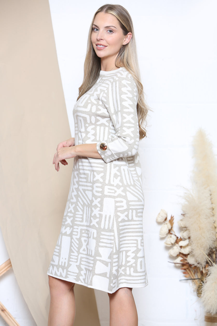 Statement art pattern knit dress